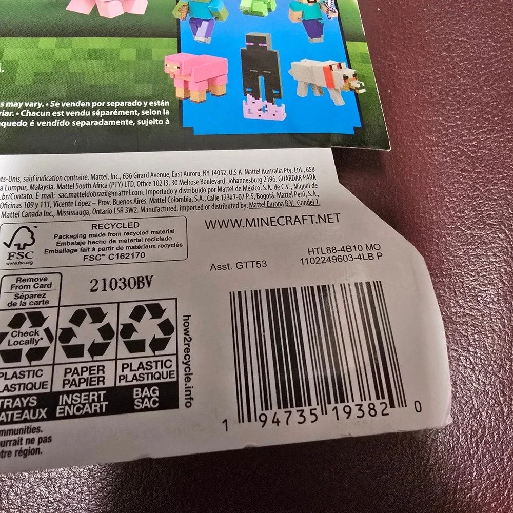Mattel Minecraft Steve and Pigs 15 Years Action Figure Set HTL88-4B20 New